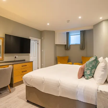 Townhouse 4*