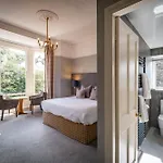 Townhouse 4*