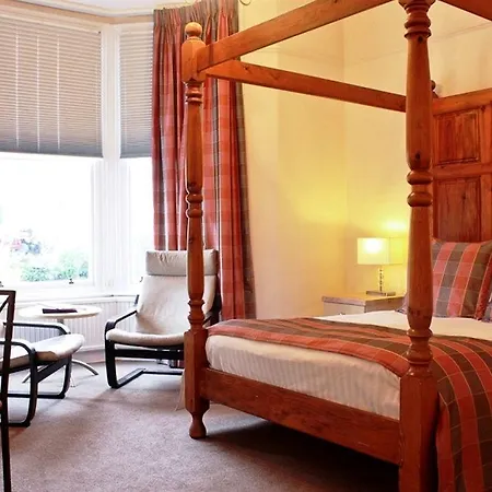Lakes Hotel